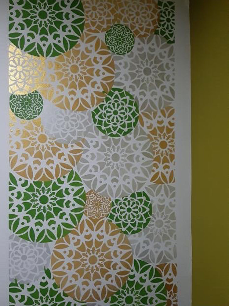 Mural de Callys con la colección Armonía