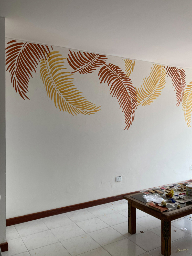 Mural de Mariana con la colección Hoja de Palma