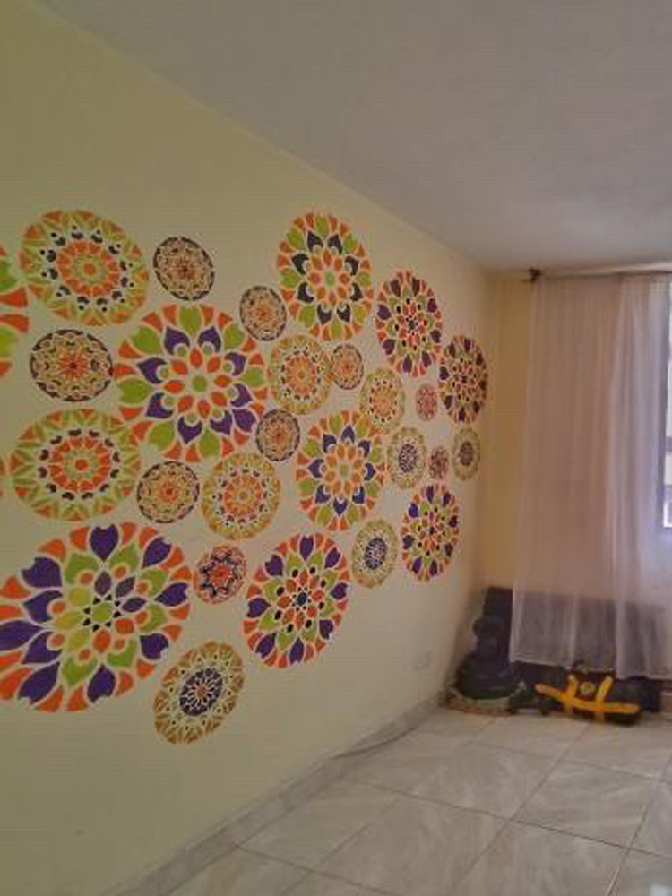 Mural de Victoria con la colección Armonía