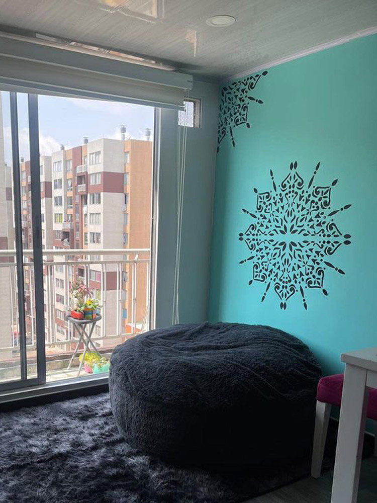 Mural de Gineth con la colección Mandala Gigante