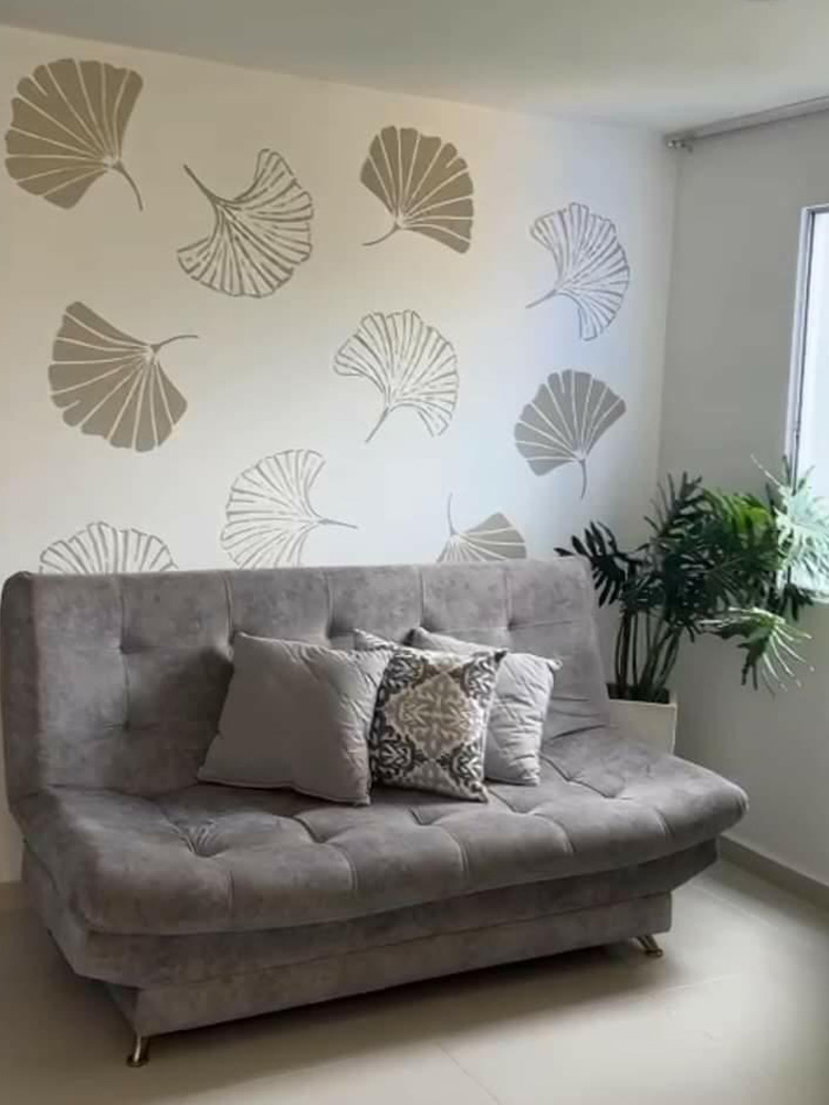 Mural de Silvia con la colección Ginkgo